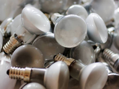 3,5 балаға қауіп төнген: Жетісуда сынап толы лампалар балаларға қолжетімді жерде сақталған