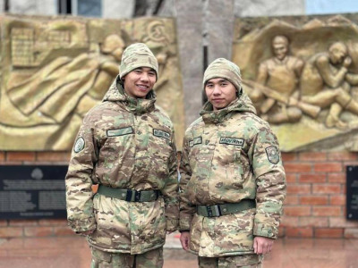 Аман мен Есен: Егіздер әскери борышын қалай өтеп жүр?