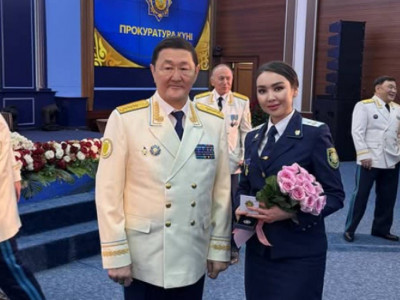 Шерзат Полаттың сотында танылған прокурор төсбелгімен марапатталды