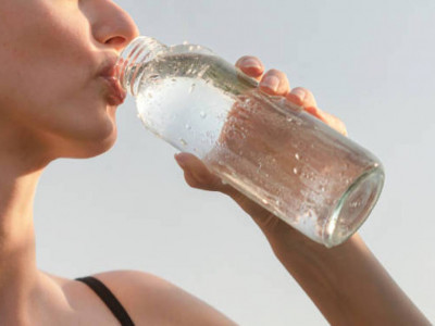 Дәрігер өз-өзіңді күштеп су ішудің зиян екенін айтты