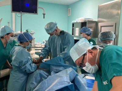 Дәрігерлер феталдық хирургияның арқасында құрсақтағы 105 сәбидің өмірін сақтап қалды