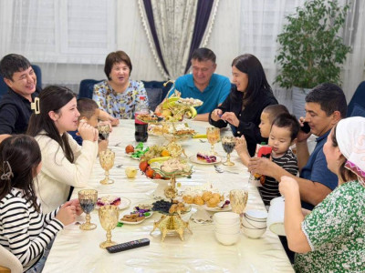 Ақтаулық ерлі-зайыпты балалар үйінен бір отбасының 5 баласын асырап алған