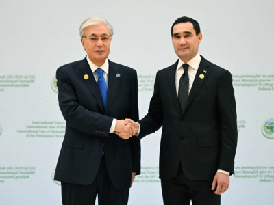 Президент Ашхабадтағы халықаралық форумға қатысу үшін Конгресс орталығына келді