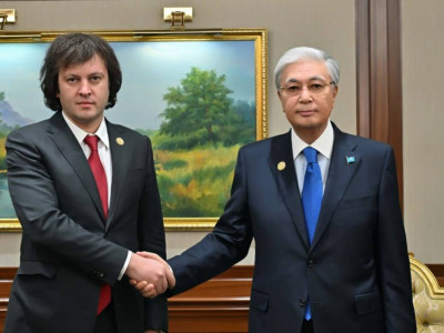 Қасым-Жомарт Тоқаев Грузия премьер-министрі Ираклий Кобахидземен кездесті