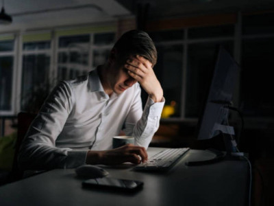 Түнде жұмыс істеу жүрек-қан тамыр жүйесіне зиян келтіреді – зерттеу