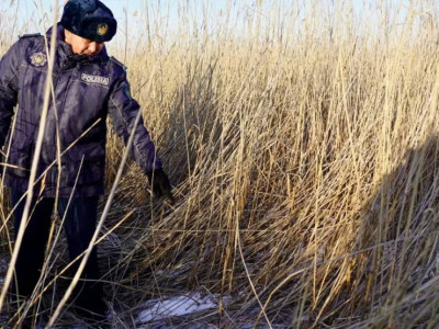 Мұз құрсауында қалған балықшыны полицей құтқарды