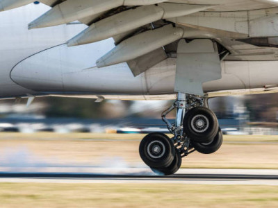 Air Astana ұшағынан түтін шығып, шұғыл қонуға мәжбүр болды