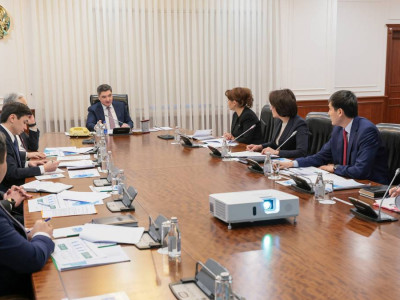 Олжас Бектенов денсаулық сақтау саласын цифрландыру мәселесі бойынша кеңес өткізді