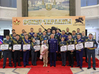Қорғаныс министрі «Әскер тарланы» байқауының жеңімпаздарын марапаттады