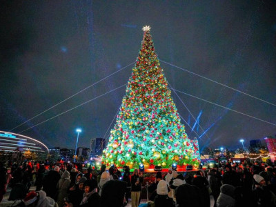 Астанада бір мезетте 40-тан астам шыршаның шамы жағылды