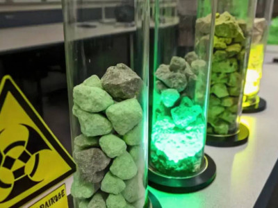 Ақтөбеде радиоактивті уран сатпақ болғандар ұсталды