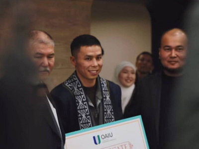 Боксшы Сәкен Бибосыновқа 2 млн теңге және сәйгүлік сыйға берілді