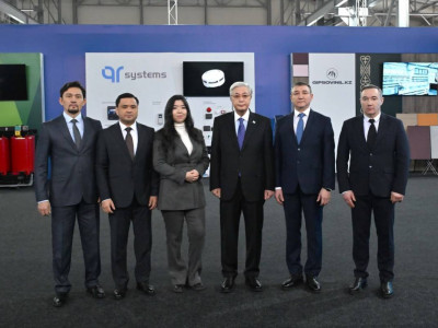 Мемлекет басшысы өңдеу өнеркәсібі кәсіпорындарының көрмесін аралап көрді