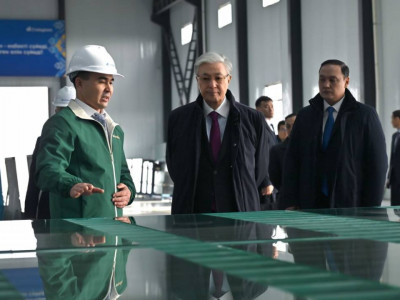 Президент Dala Glass әйнек өндіретін кәсіпорын қызметімен танысты
