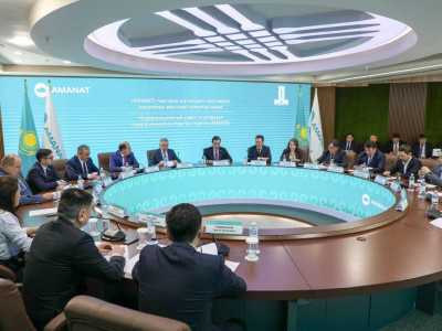 Серік Жұманғарин «AMANAT» партиясының Үйлестіру кеңесінің отырысын өткізді