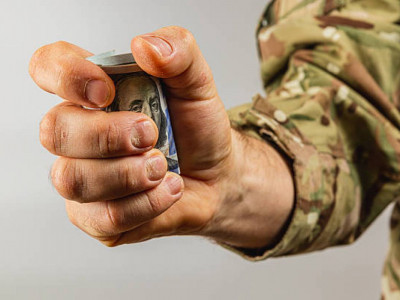 «Жер алуға көмектесемін»: Жас жігіт таныстарынан 10 млн теңге алып, алдап кеткен