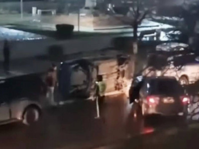 Ақтауда мас жүргізуші басқа біреудің автокөлігін аударып жіберді