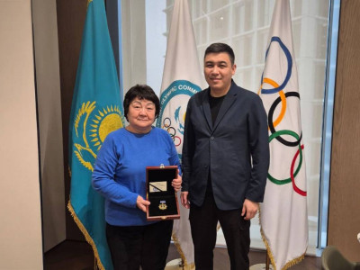 Семсерлесуден жаттықтырушы Қарлығаш Сайханова Құрмет белгісіне ие болды