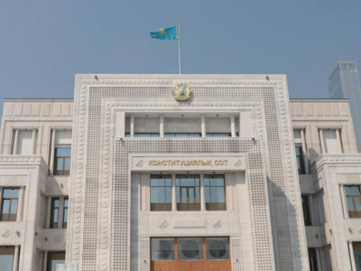 Мемлекет басшысы Конституциялық Сот шешімдерін орындауға қатысты заңға қол қойды