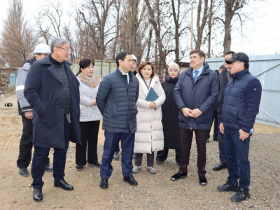 Мәжіліс депутаттары Тараздағы мектептің жаңа ғимаратының құрылысымен танысты