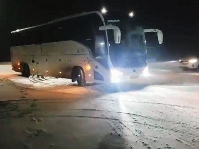 Қостанай облысында 47 жолаушысы бар автобус далада қалып қойған