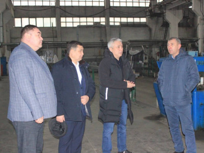 Мәжіліс депутаттары Талдықорғандағы өндіріс орындарын аралады