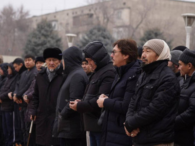 Актер Мұрат Бейсинбинді Алматыда ақтық сапарға шығарып салды