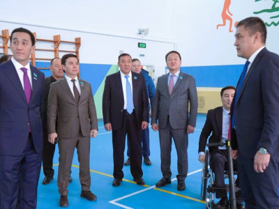 Мәжіліс депутаттары Түркістан облысындағы алюминий профильдерін өндіретін кәсіпорынды аралады