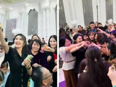 «Түк көрмегендік»: Ақтаулық блогер тілашарда доллардан шашу шашты (ВИДЕО)