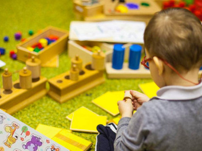 Павлодар облысында күзетші аутизмі бар баланы ұрып соққан