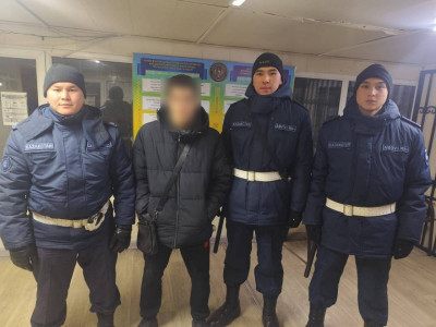 Қонаев қаласындағы көшеде суық қару алып жүрген тұрғын ұсталды