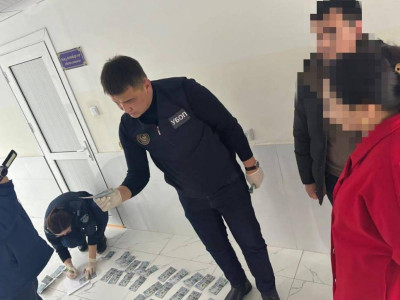 Түркістан облысында емхана басшысынан ақша бопсалаған блогер ұсталды