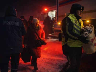 Абай облысында полиция жолда қалған автобус жолаушыларына жедел көмектесті