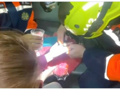 Астанада құтқарушылар бойжеткеннің саусағынан сақинаны шешуге көмектесті (ВИДЕО)