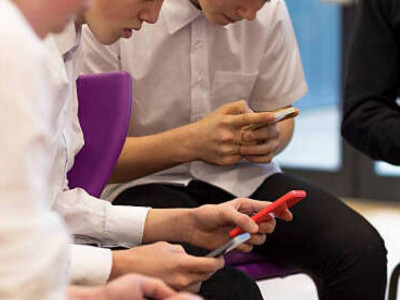 Елімізде 16 жасқа толмағандарға әлеуметтік желіге тіркелуге тыйым салынуы мүмкін