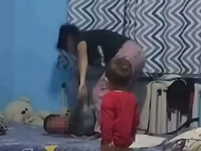 Нұркентте анасынан таяқ жеген екі баланы Талдықорғанға жеткізілді