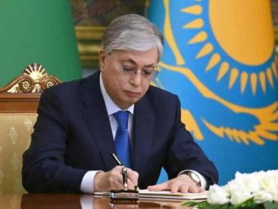 Президент Конституциялық реформа жөніндегі комиссияны құру туралы Жарлыққа қол қойды