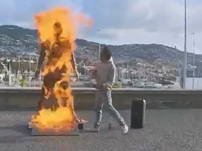 Португалияда Роналдудың мүсінін өртеп жіберді (ВИДЕО)