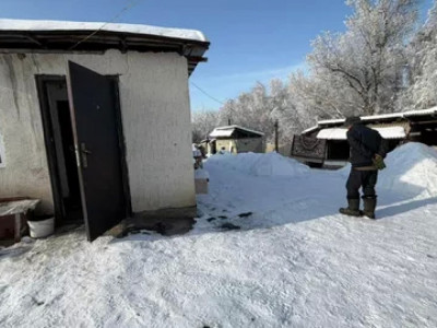 «Терезеге жағылған қанды көрдік»: Талғардағы қанды оқиға туралы тұрғындар не дейді