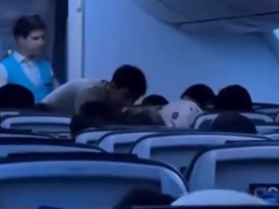 Медицина университетінің студенті ұшақта жолаушының өмірін сақтап қалды