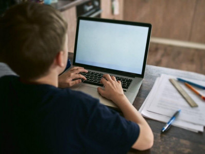 23 қаңтарда Астанадағы оқушылардың бір бөлігі қашықтан оқуға көшеді