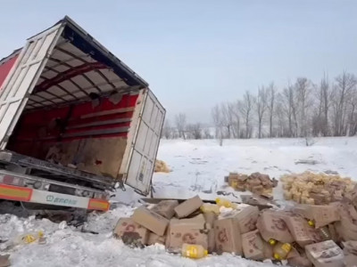 Өскемен – Семей тасжолында күнбағыс майы тиелген жүк көлігі аударылды