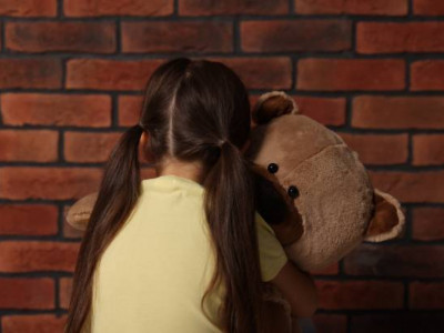 Жамбыл облысында 12 жастағы қызды өгей әкесі зорлаған