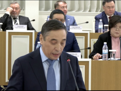 Дихан Қамзабекұлы білім жүйесіндегі зайырлылық пен мәдениеттің Ата Заңда нақты айқындауды ұсынды