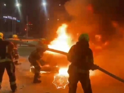 Астанада автокөлік отқа оранды