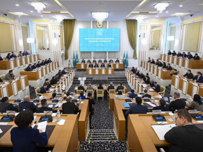 Конституциялық комиссия түзетулер жобасын талқылауға кірісті