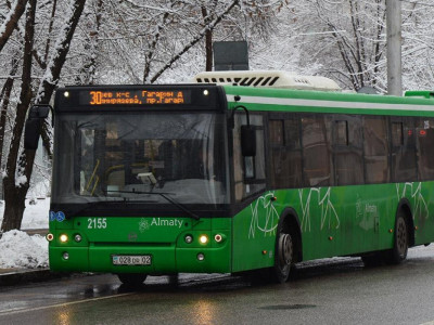 Алматыда автобус жүргізушісі рөлде келе жатып көз жұмды