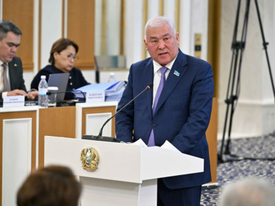 Мұрат Әбенов: Конституциядағы референдум атауын жалпыұлттық референдум деп өзгерту керек