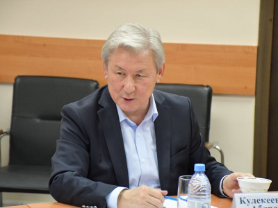 Қазақстандағы білім және тәрбие беру жүйесі зайырлы екенін Конституцияда бекіту қажет – Жақсыбек Құлекеев