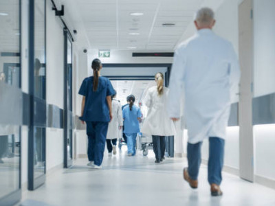 «Қателігін жасыру үшін ота жасаған»: Алматы облысының тұрғыны дәрігерлердің салғырттығын айтып, шағымданды